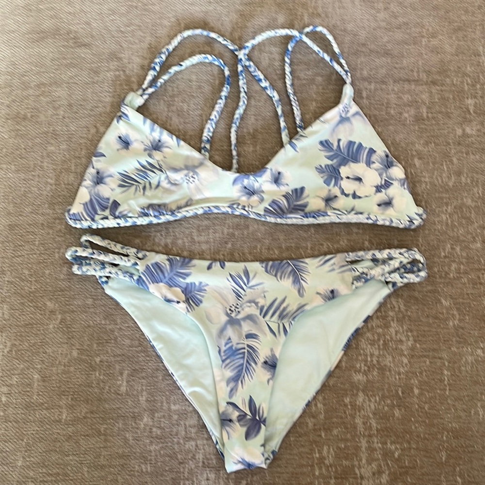 Frankies Bikinis set Size Small